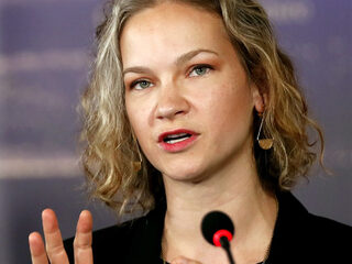 Violist Hilary Hahn in virtuoze en knotsgekke workout