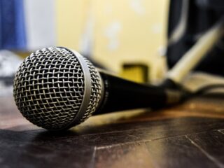 TivoliVredenburg legt microfoon klaar voor het geval demonstranten komen onderbreken