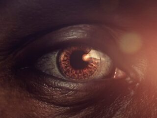 Deze muziek van Paul Saunderson hoor je in de de BBC-documentaireserie 'Human'