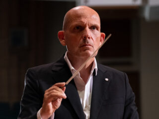 Dirigent Jaap van Zweden opnieuw onder vuur