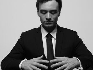 Pianist Jonathan Fournel in turbulente Chopin en orkestrale Brahms