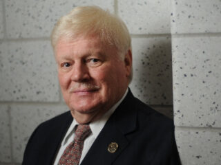 Tenor Kenneth Riegel overleden