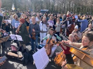Weer een orkest op de A12 in Den Haag