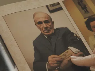 Deze muziek van Jonathan Zalben hoor je in de documentaire 'The Last Twins'