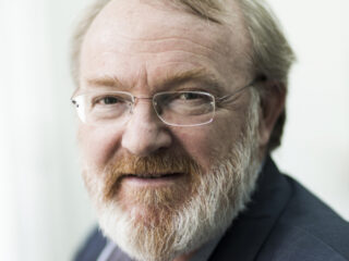 Dirigent Martyn Brabbins stapt op bij de English National Opera