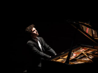 23-jarige Nikola Meeuwsen nu al Meesterpianist