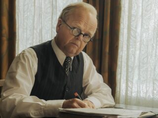 Deze muziek van John Hardy hoor je in het Britse biografische drama 'Mr. Burton'