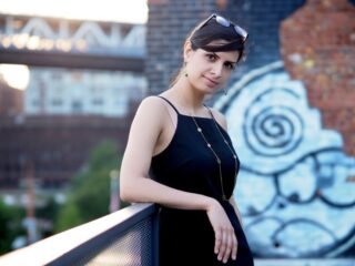 De Iraans-Amerikaanse componist Niloufar Nourbakhsh in actie tegen Iraanse regime