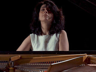 VIDEO: 5 pianisten spelen Mozart op gave locatie