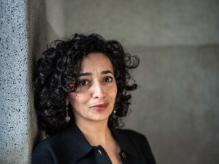 Nisrine Mbarki Ben Ayad is de nieuwe Dichter der Nederlanden