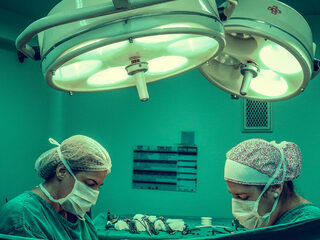 Geen pijnstillers, maar muziek bij operatie