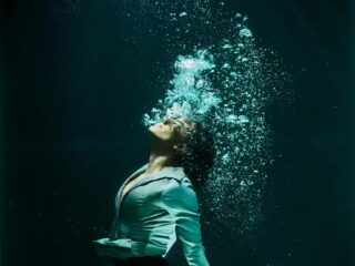 Door deze muziek lijkt het of je onder water bent