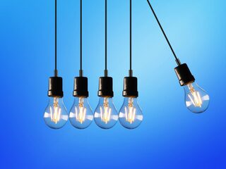 Zen in één minuut: cellist Alistair Sung speelt Shattered Cannon