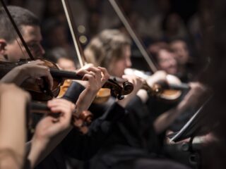 'On a String' toont hoe onzeker leven in klassieke muziek kan zijn