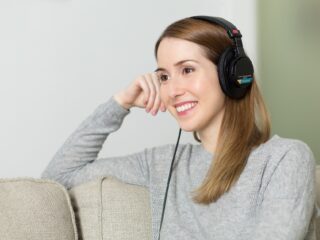 Onderzoek: samen dezelfde muziek luisteren laat online contact socialer voelen