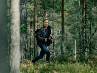 Thrillerserie 'The Agency' krijgt muziek van Emilie Levienaise-Farrouch