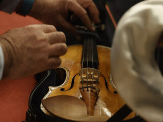 15-jarige violist krijgt Stradivarius in bruikleen na winnen Japans concours