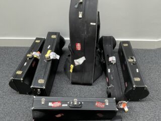 Britse muziekstudenten na maand herenigd met instrumenten