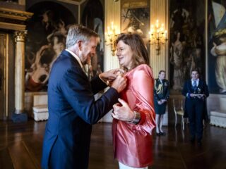 Carolien Gehrels krijgt Eremedaille voor 'Méér muziek in de Klas'