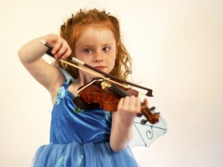 In deze bieb kan iedereen instrumenten uitproberen