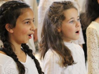 Bekijk het Kerstconcert met Nationale Koren en Lucie Horsch