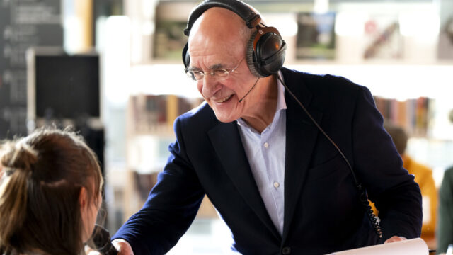 Frits Spits presenteert zijn laatste Groot Dictee: 'Volgend jaar doe ik mee vanaf de bank'