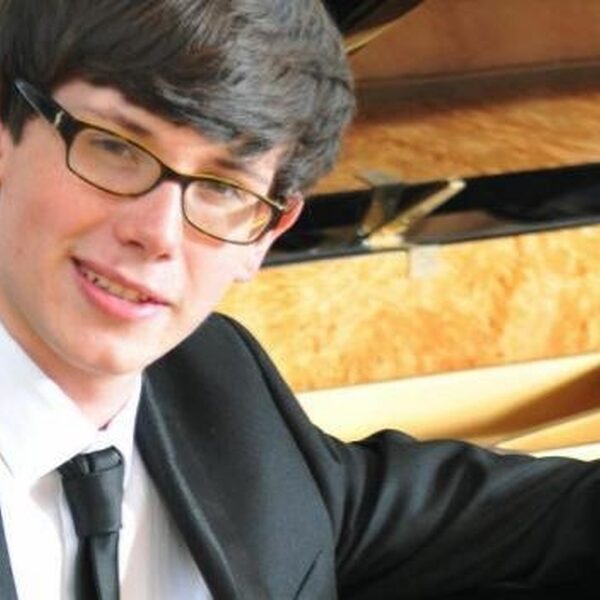 Martin James Bartlett, piano