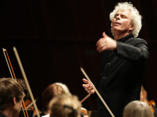 Simon Rattle wordt nieuwe chef Symphonieorchester des Bayerischen Rundfunks