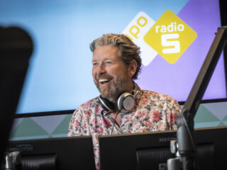 MAXima's vergezellen Henkjan Smits als co-presentator