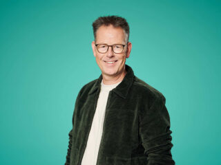 Jos verloor zijn pensioengeld aan oplichters. Eveline startte een inzamelingsactie