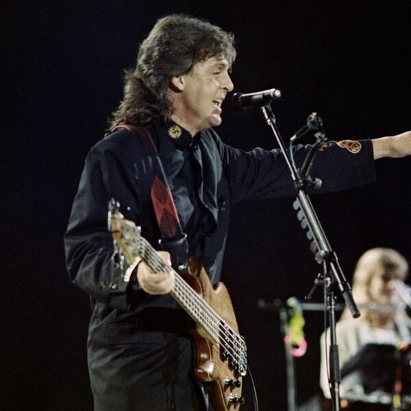 Ramplied of cultklassieker? De manische synths van McCartney's 'Temporary Secretary'