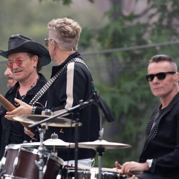 U2 kondigt album aan met nieuw lied 'Street Of Dreams'