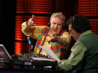 'Dááááááár is de koffie!': hoe de Dik Voormekaar Show legendarische radio werd