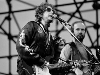 Bob Dylan brengt uren aan uniek materiaal uit