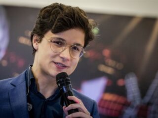 Wat stemt Dennis van Aarssen?