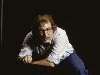 70 jaar oudejaarsconference: van Buckler tot meta-cabaret