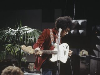 8 beroemde artiesten die linkshandig zijn