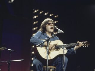 Het verhaal achter 'Loving Her Was Easier'