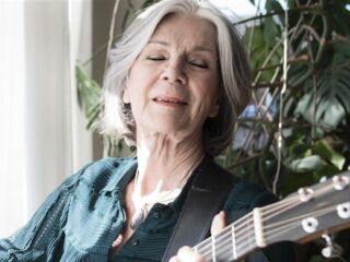 Volgspot viert verjaardag Lenny Kuhr