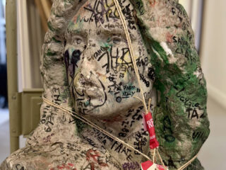 Doorbraak in vermissing buste Jim Morrison: borstbeeld na 37 jaar gevonden