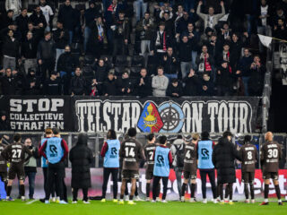 Superfan tante Dicky huilt voor haar club Telstar