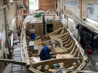 Vissersbotters in de haven van Elburg