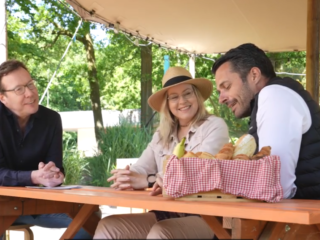 YouTube zomerserie Bert & Breakfast: De vakantiebaantjes van Jurjen en Simone