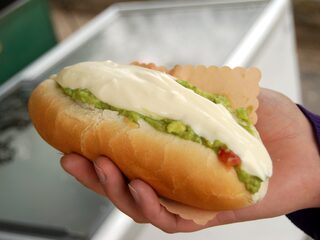 Maak een Chileense hotdog