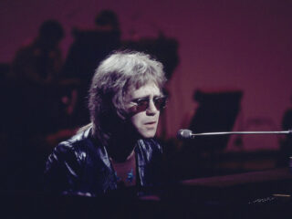 Het verhaal achter 'Don't Let The Sun Go Down On Me'