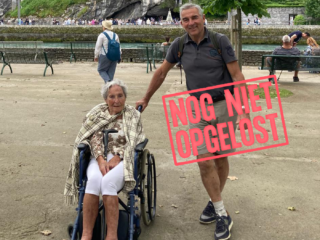 Vrouw die steeds opdook in Lourdes