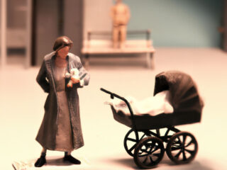 Uit Het Oog: De vondeling in de kinderwagen (S04)