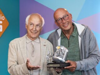 Peter Koelewijn ontvangt NPO Radio 5 Evergreen Award