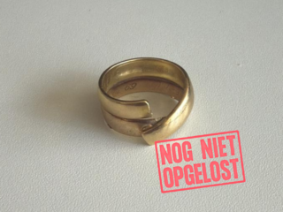 Eigenaar van gouden trouwring