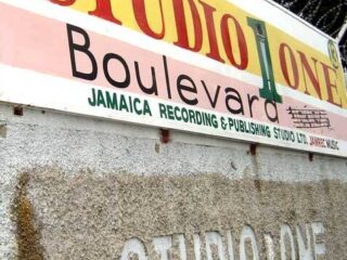 Ter (Plaats)e: Kingston, Jamaica waar de dans won